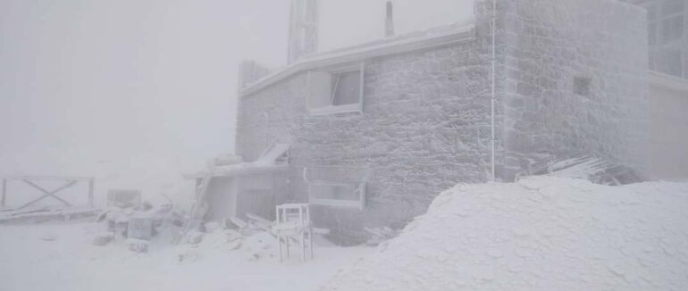 Лютий мороз у горах: на Рахівщині справжня завірюха