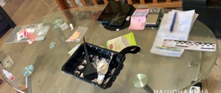 На Ужгородщині “на гарячому” затримали наркоторговцю