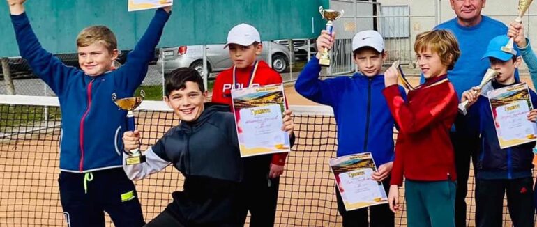 Юний тенісист з Мукачева переміг у турнірі «Сонячне Закарпаття»