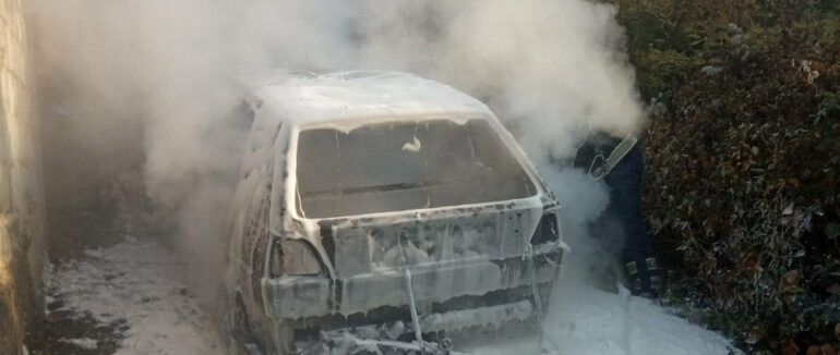 На Виноградівщині з невідомих причин горів автомобіль