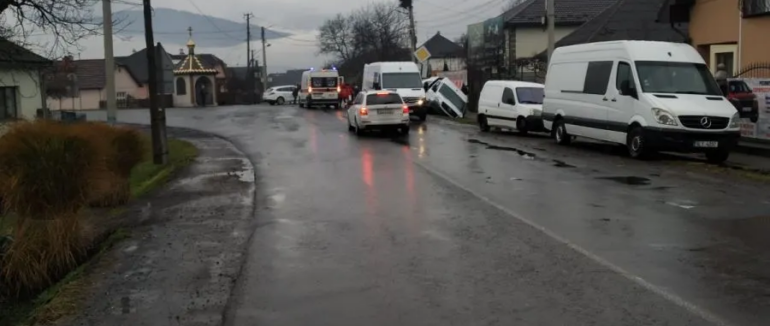 ДТП у Сваляві: легковик зіткнувся з автобусом