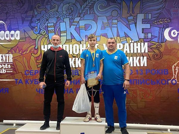 Юний спортсмен зі Сваляви виборов дві бронзові нагороди на чемпіонаті України з важкої атлетики