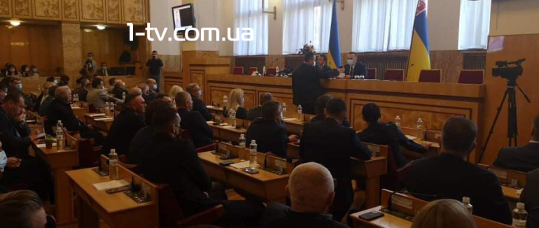 Голова склав повноваження: в Закарпатській обласній раді триває засідання сесії