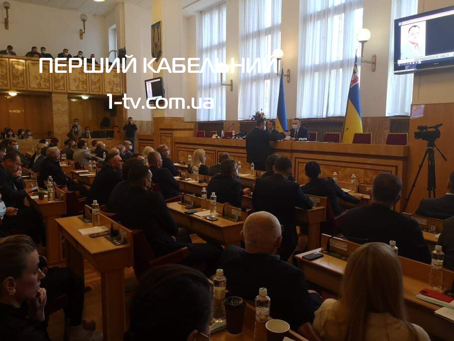 Голова склав повноваження: в Закарпатській обласній раді триває засідання сесії