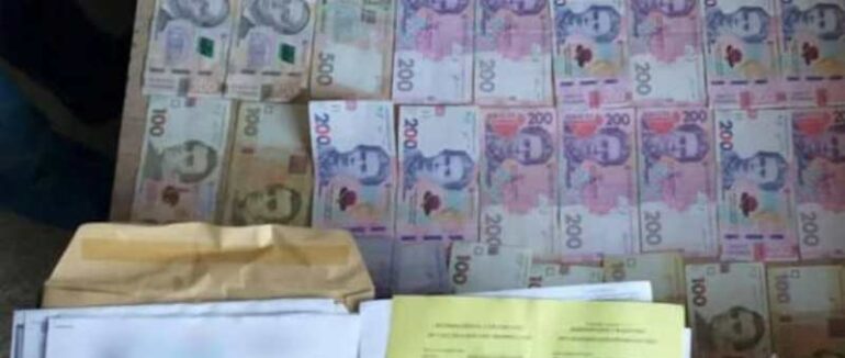 Виготовляв та продавав підроблені COVID-документи: на Закарпатті затримали місцевого жителя