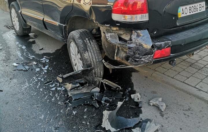 В Ужгороді розшукують водія, який скоїв ДТП і втік