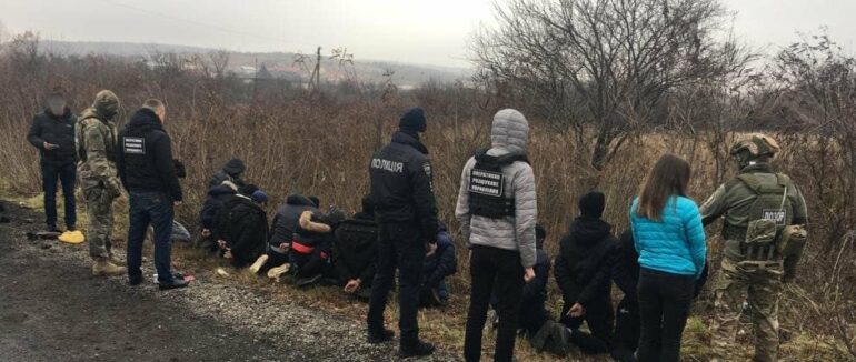 На Закарпатті затримали групу незаконних мігрантів