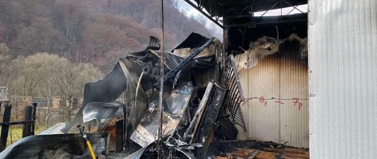 В Ужгородському районі вранці спалахнула пожежа на території деревообробного підприємства