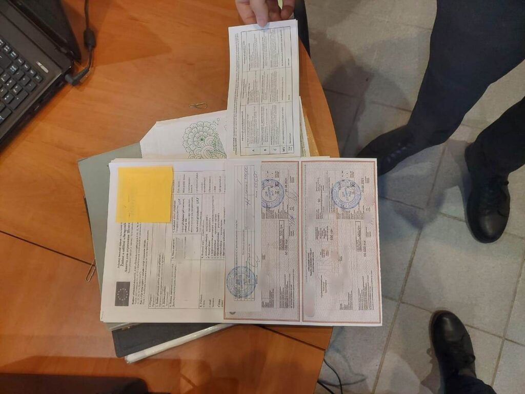 На Закарпатті викрили злочинців, які підробляли COVID-сертифікати