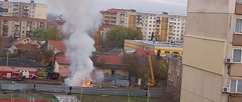 Пожежа в Ужгороді: на території школи вибухнув екскаватор