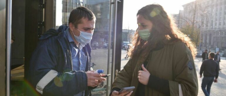 Українців попередили про ризик повторного спалаху COVID-19: названо дату очікуваного піку