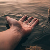 В річці Уж на Великоберезнянщині виявили тіло чоловіка