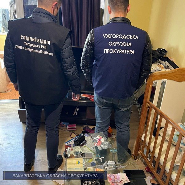 На Закарпатті молоду маму суд взяв під варту