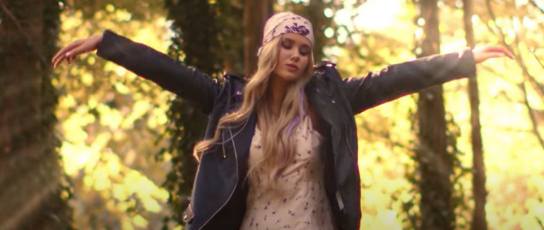 Відома мукачівка презентувала дебютний кліп