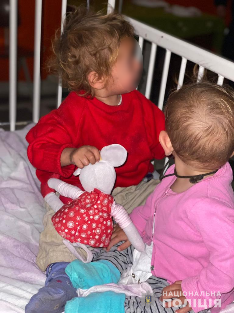 Без їжі, тепла та хворі: в Берегівському районі вилучили від матері двох малолітніх дітей