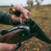 Вбивство через необережність: на Львівщині під час полювання куля влучила в людину