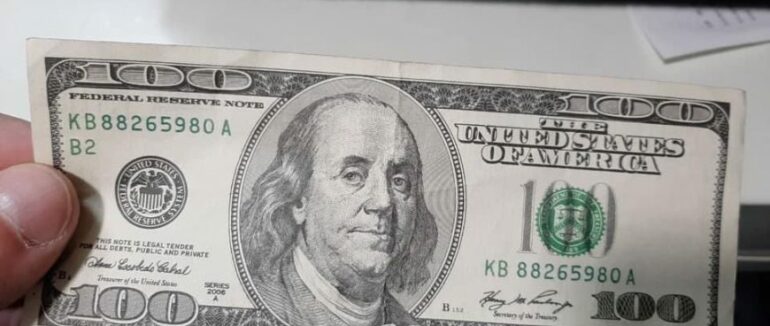 В Мукачеві затримали жінку з підробленими грошима