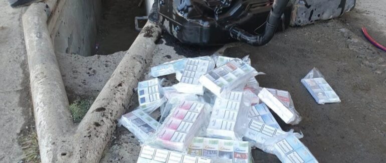 Закарпатські митники виявили приховану контрабанду у паливному баку мікроавтобуса