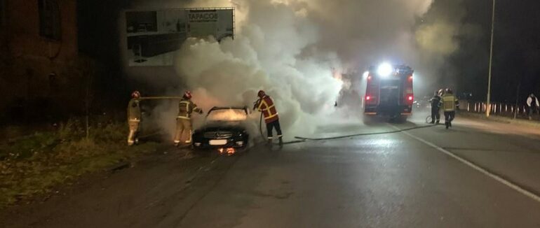 В Ужгороді вночі на ходу загорівся автомобіль «Mercedes-Benz»