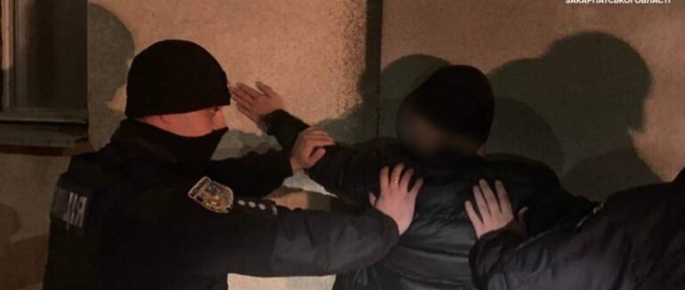 Поводили себе дивно та нервували: нічне затримання у Мукачеві