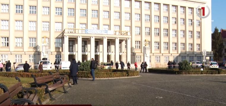 Вперше сесія в ректораті: гарячі дискусії і підсумки засідання депутатів Закарпатської облради (ВІДЕО)