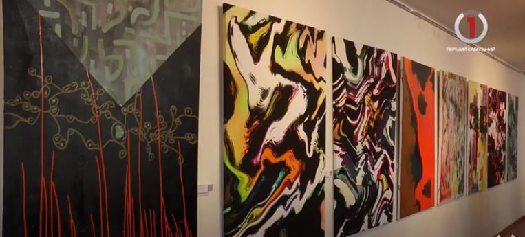 «Двері душі»: в ужгородському скансені відкрили виставку картин абстрактного миистецтва (ФОТО, ВІДЕО)