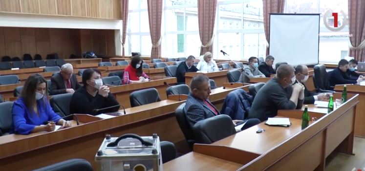 Антипаркувальні стовпчики та програма соц-економ розвитку: деталі виконкому Ужгородської міськради (ВІДЕО)