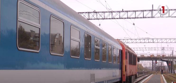 Який він всередині: “Перший кабельний” побував у поїзді “Мукачево-Будапешт” (ВІДЕО)