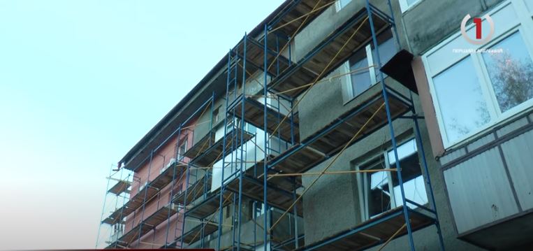 Енергомодернізація будинків: в Ужгороді облаштовують багатоповерхівку за програмою «Енергодім» (ВІДЕО)