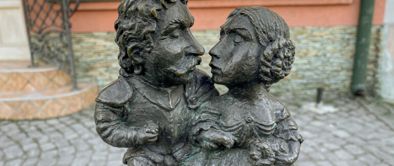 Кожна має свою значущість: гід-путівник по міні-скульптуркам у місті Ужгород