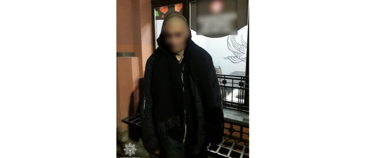 В Ужгороді чоловік викрав скриньку з готівкою з кафе