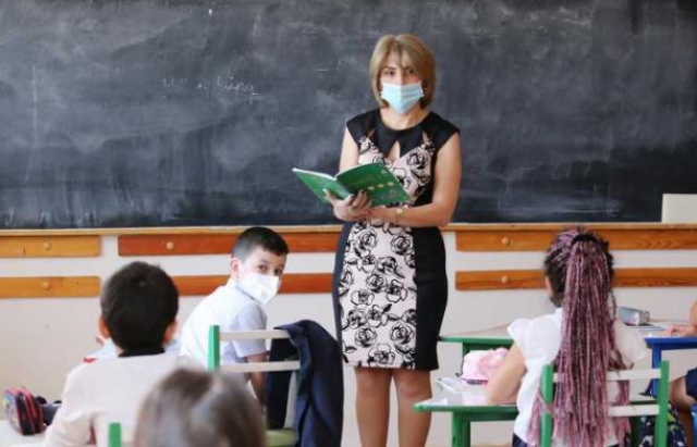 У Мукачівській громаді відсторонили від роботи 19 педагогів