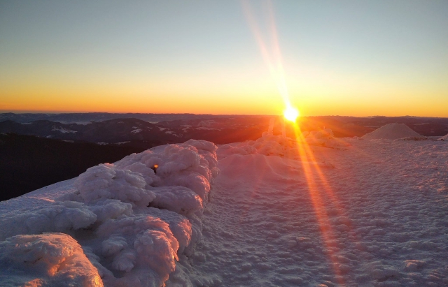 Неймовірні фото засніжених вершин Карпат