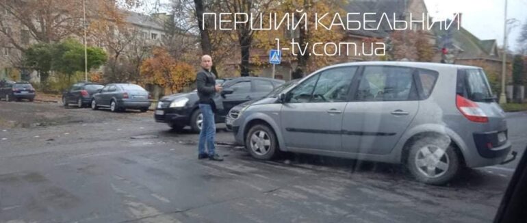 В Ужгороді трапилася ДТП: дорогу не поділили дві іномарки