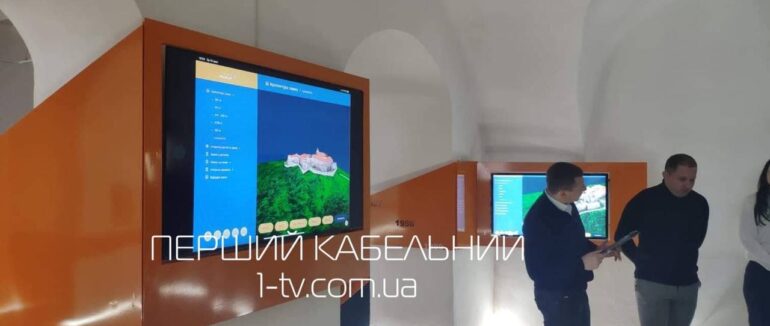 У Мукачівському замку Паланок оцифрували історичні костюми та військові обладунки