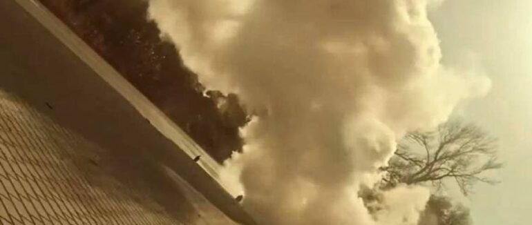 Дим було помітно на кілька кілометрів: на Ужгородщині посеред траси зайнявся автомобіль