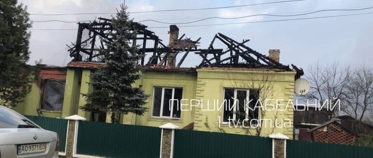 Безжальне полум’я знищило майже все: подробиці пожежі в селі Плоске (ВІДЕО)