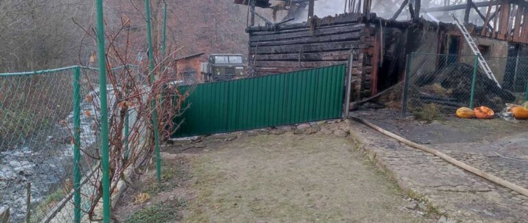 У Воловці рано вранці вирувала пожежа в будинку