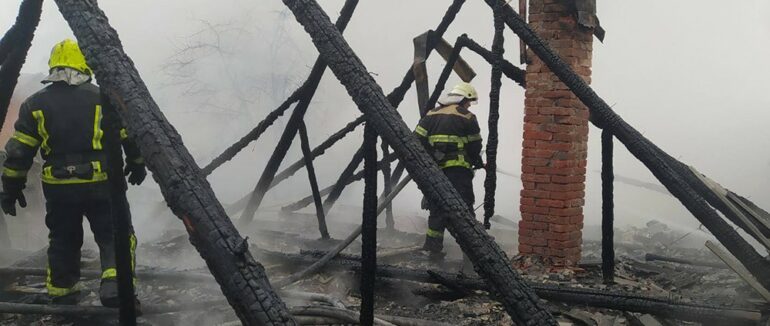 На Тячівщині вогонь швидко розповсюджувався по житловому будинку