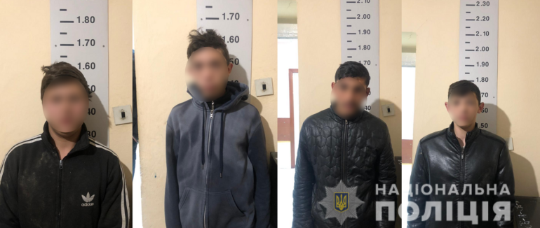 В Ужгороді затримали дві групи неповнолітніх, які силою відбирали цінні речі у перехожих