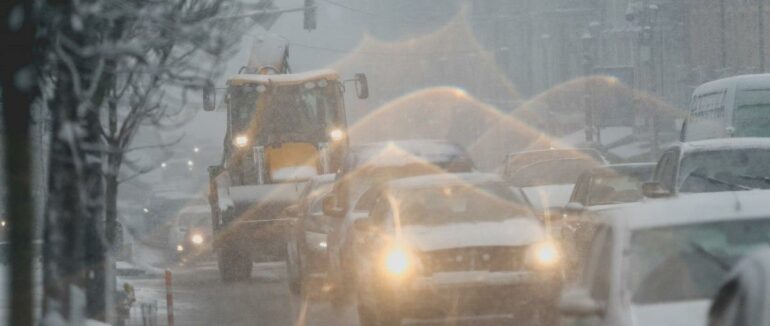 Постійно увімкнені фари і шини за сезоном: МВС планує оновити ПДР