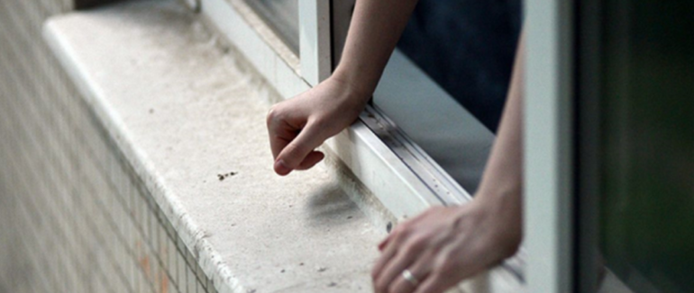 Намагалась втекти: закарпатець знущався з колишньої дружини