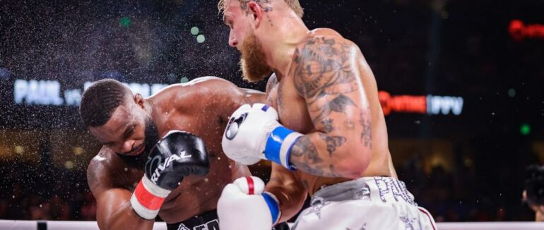 Зірка YouTube брутально нокаутував екс-чемпіона UFC у боксерському поєдинку