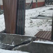 Зніс паркан і втік: у Виноградові розшукують водія BMW