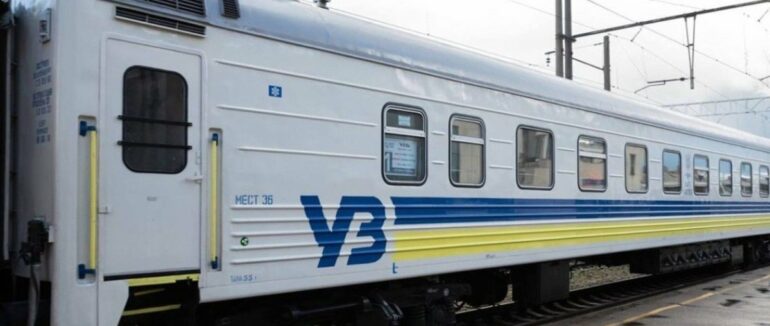 Відновлення руху на аварійній ділянці: локомотив, який зійшов із рейок на Рахівщині відремонтували