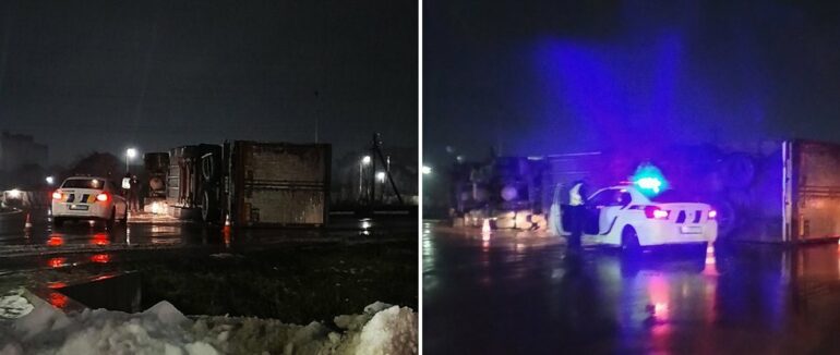 Вантажівка перекинута на бік посеред дороги: подробиці ДТП у Мукачеві (ВІДЕО)
