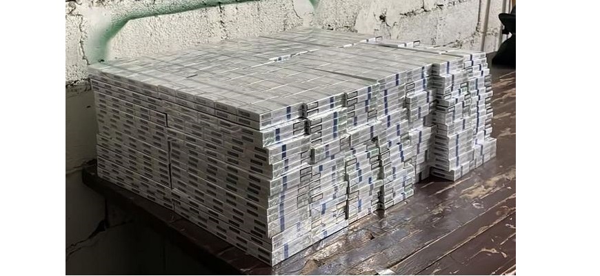 Митники знайшли сигарети в тайниках автівки: на Закарпатті чергова тютюнова контрабанда