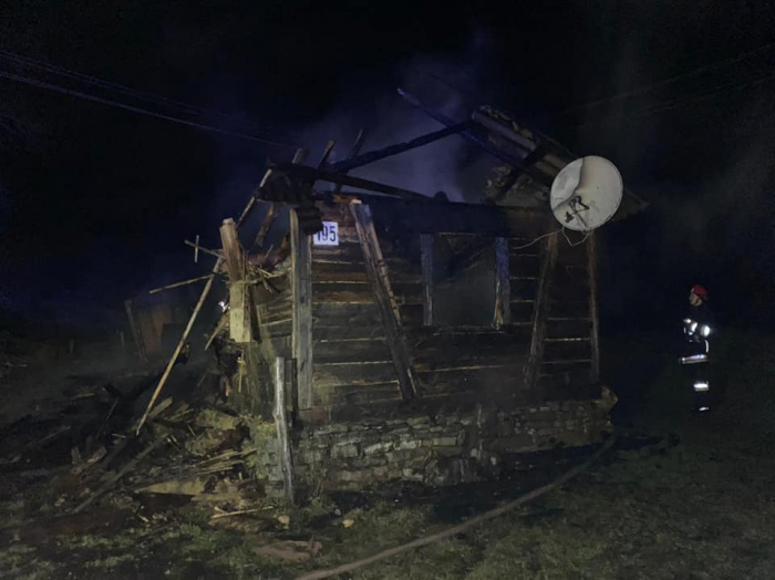 Нічна пожежа на Рахівщині: пенсіонерка стала жертвою вогню