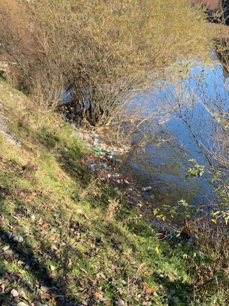 Вздовж річки Теребля виявили стихійне сміттєзвалище