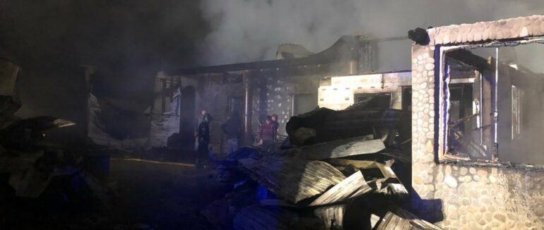 В Ужгородському районі вирувала масштабна пожежа